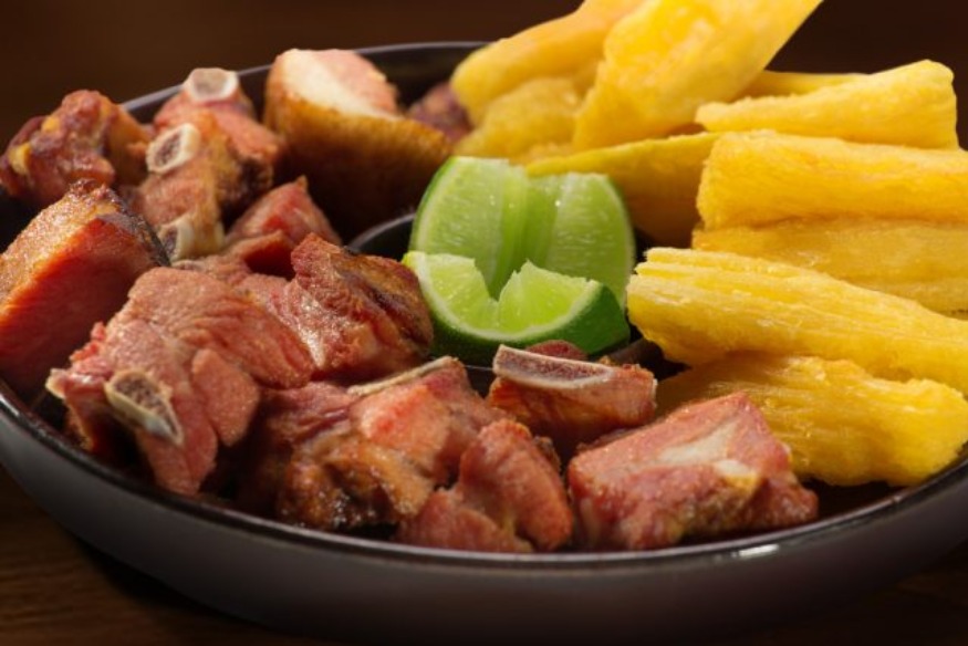 La Yuca con chicharrón, un plat typique du Salvador